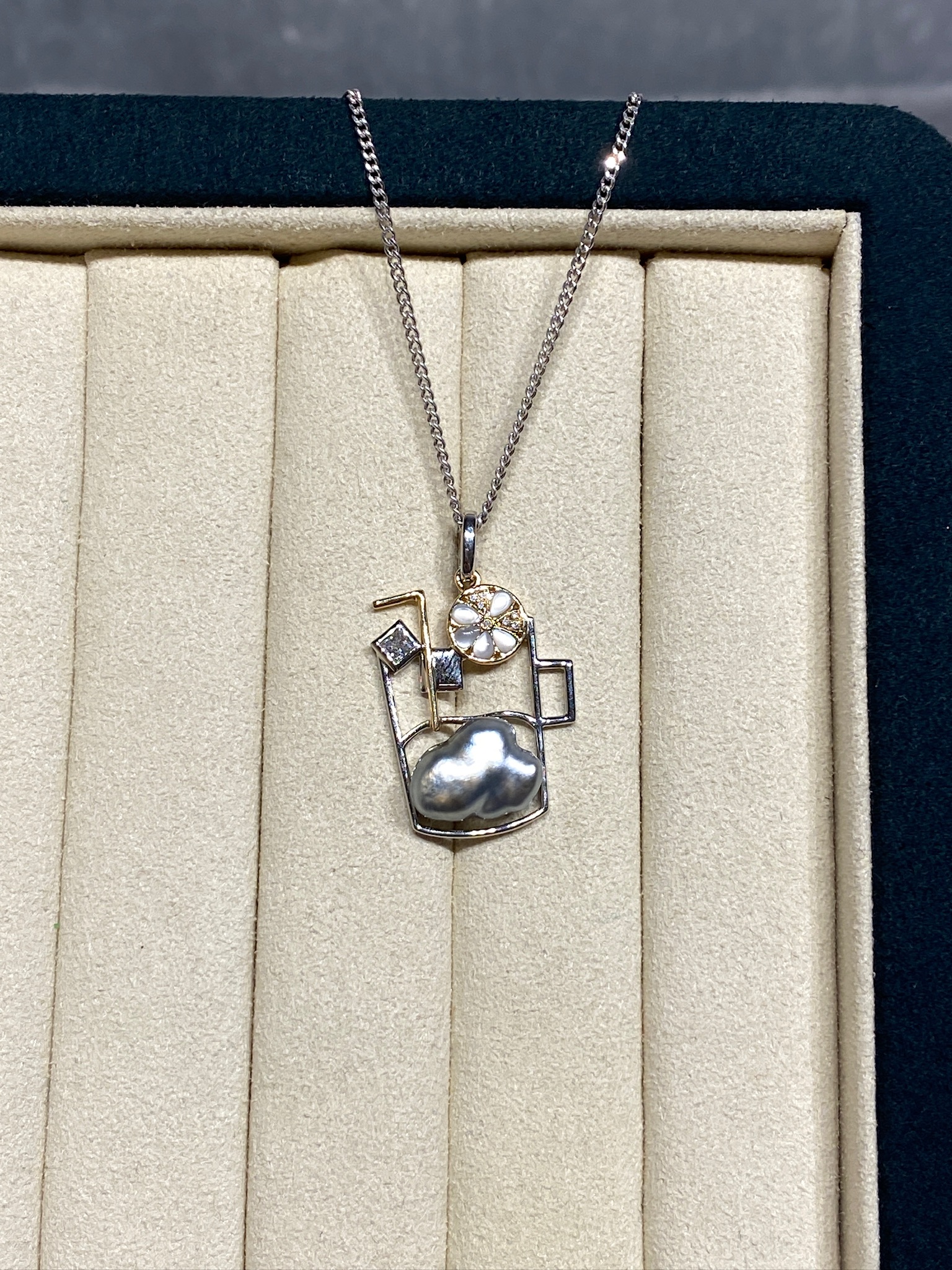 Tahiti Keshi Lemon Tea Pendant - Tactile Material Realization
