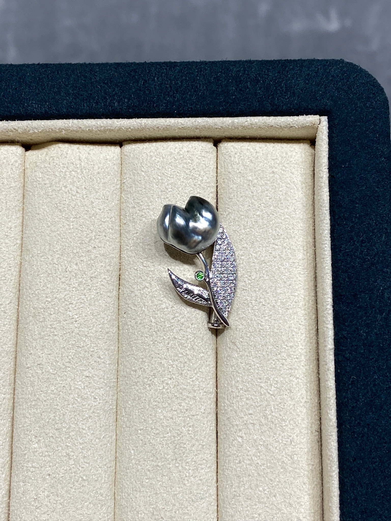 Tahiti Keshi Tulip Pendant - Manufactured Physical Output Execution